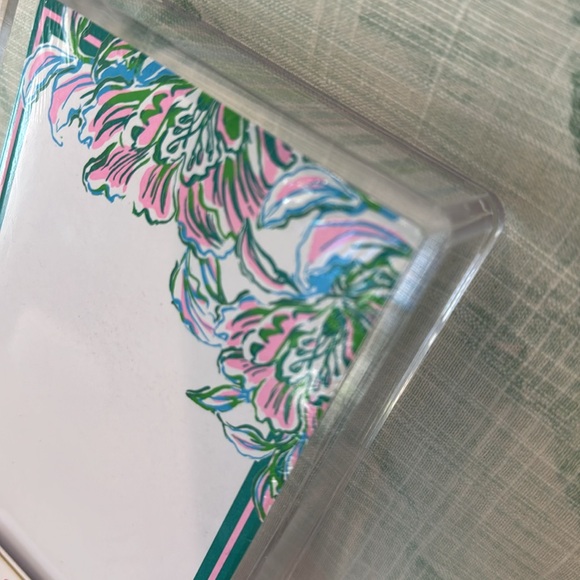 Lilly Pulitzer Notepad Holder Acrylic Office 200 Sheet Memo Pad Chick Magnet NWT - Picture 4 of 5